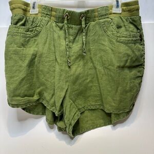 Green guess shorts